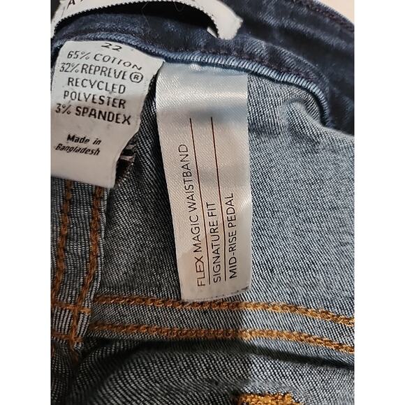 Lane Bryant Denim Capri Pants Size 22 Mid Rise Blue Pedal Jeans Flex Magic - Picture 4 of 8